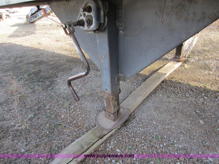 image for item A5600 1993 Trailmobile 53' semi van trailer