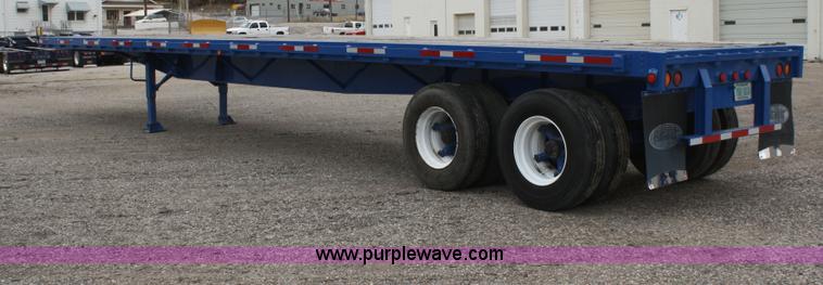 image for item A6929 1982 Fruehauf flatbed trailer