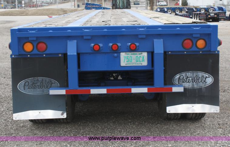 image for item A6929 1982 Fruehauf flatbed trailer