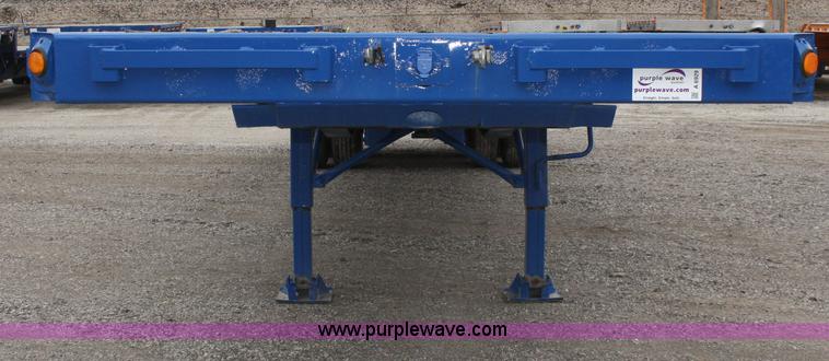 image for item A6929 1982 Fruehauf flatbed trailer