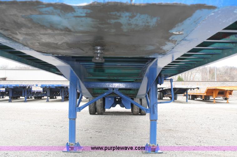 image for item A6929 1982 Fruehauf flatbed trailer