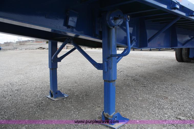 image for item A6929 1982 Fruehauf flatbed trailer