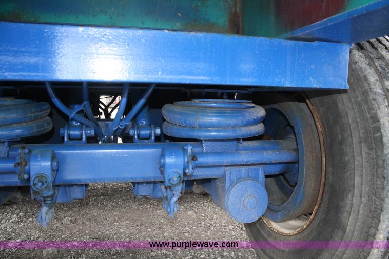 image for item A6929 1982 Fruehauf flatbed trailer