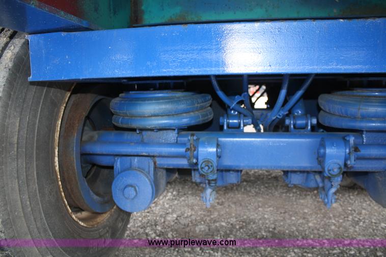 image for item A6929 1982 Fruehauf flatbed trailer