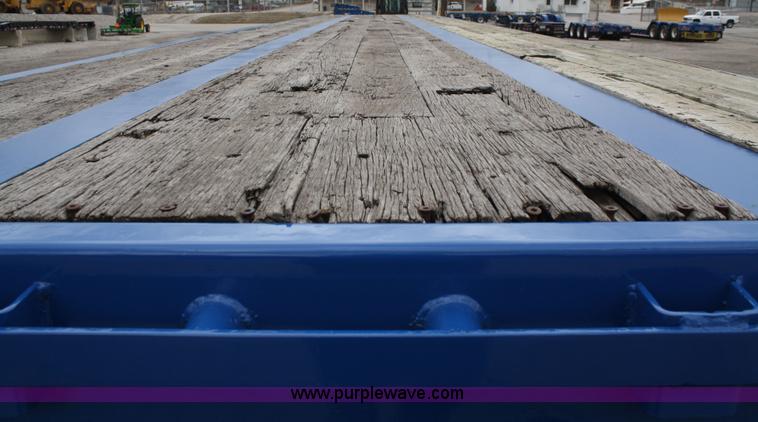 image for item A6929 1982 Fruehauf flatbed trailer