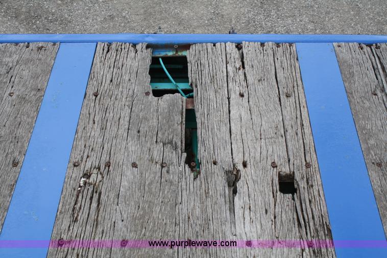 image for item A6929 1982 Fruehauf flatbed trailer