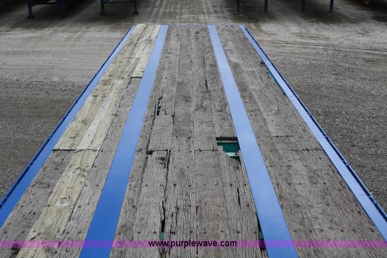 image for item A6929 1982 Fruehauf flatbed trailer