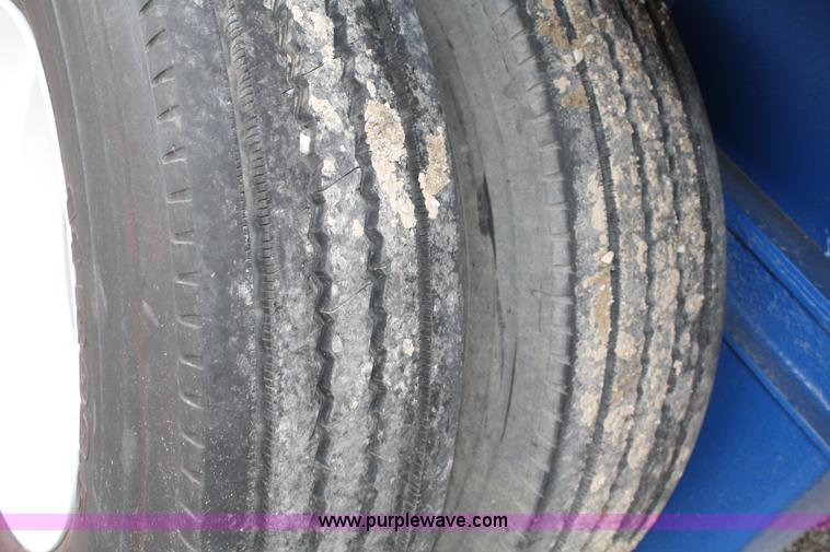 image for item A6929 1982 Fruehauf flatbed trailer