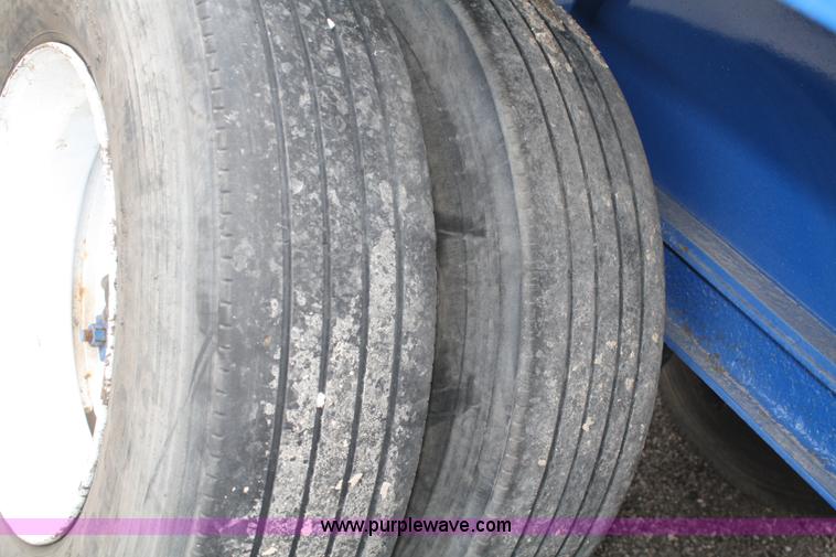 image for item A6929 1982 Fruehauf flatbed trailer