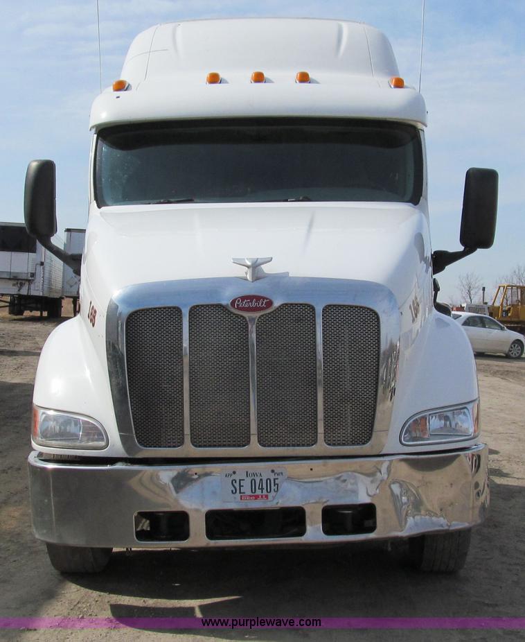 image for item A7503 2004 Peterbilt 387 semi truck
