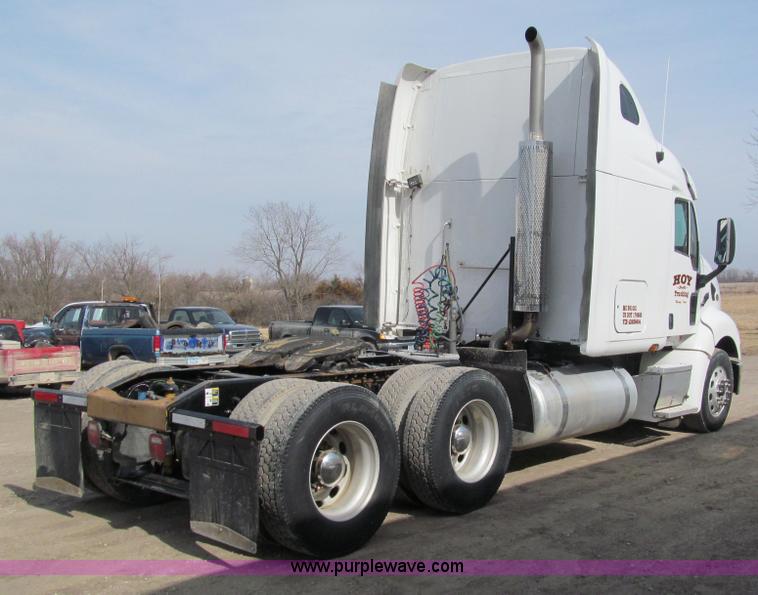 image for item A7503 2004 Peterbilt 387 semi truck