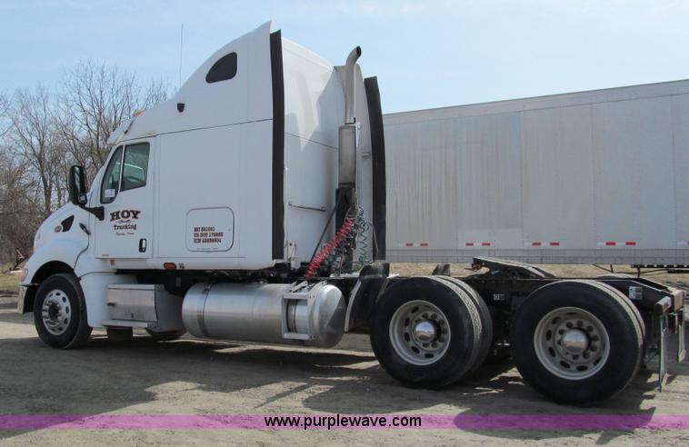 image for item A7503 2004 Peterbilt 387 semi truck