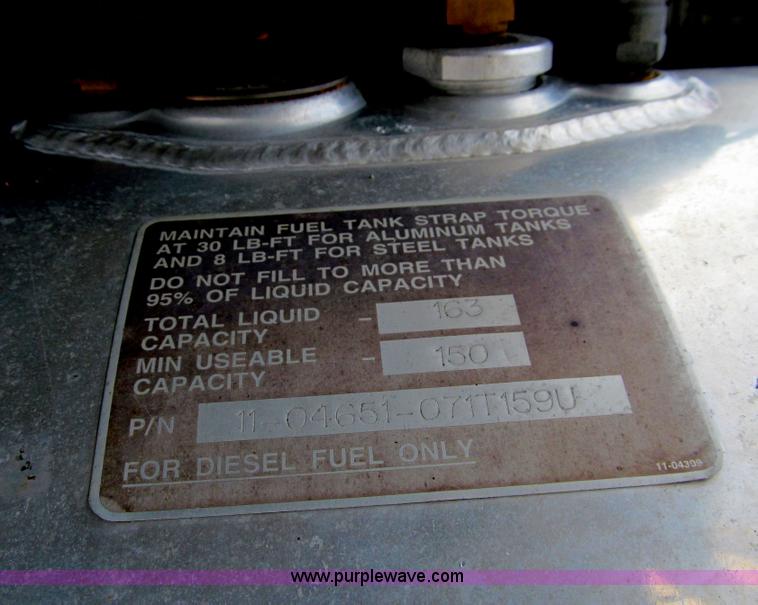 image for item A7503 2004 Peterbilt 387 semi truck