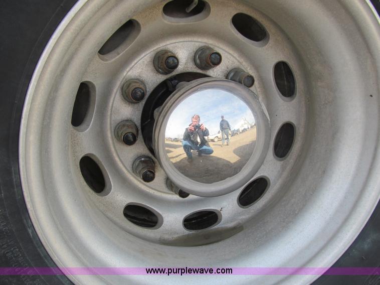 image for item A7503 2004 Peterbilt 387 semi truck