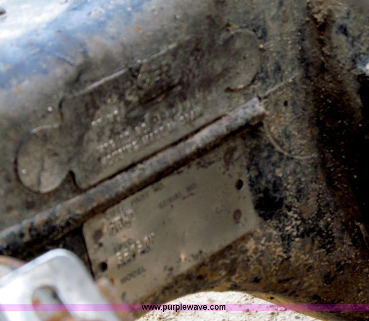 image for item A7503 2004 Peterbilt 387 semi truck