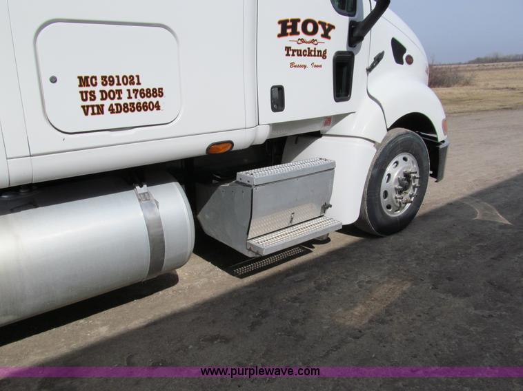 image for item A7503 2004 Peterbilt 387 semi truck