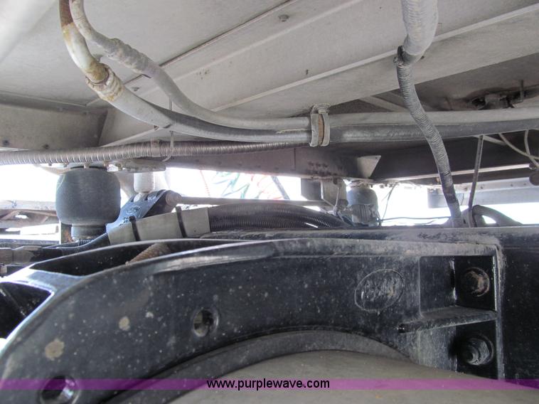 image for item A7503 2004 Peterbilt 387 semi truck