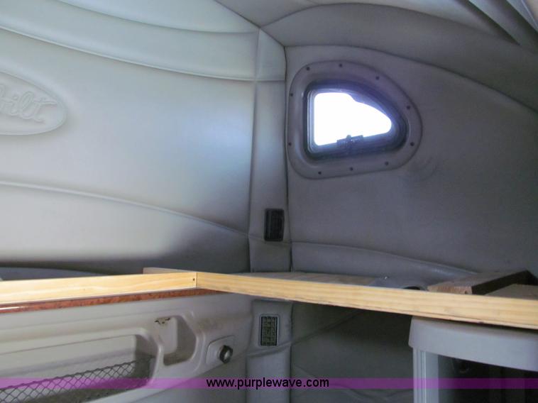 image for item A7503 2004 Peterbilt 387 semi truck