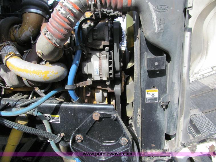 image for item A7503 2004 Peterbilt 387 semi truck