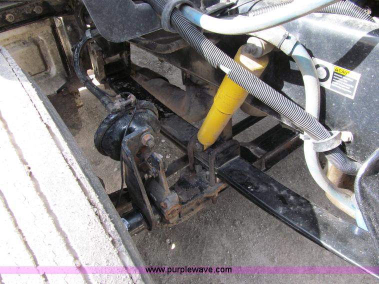 image for item A7503 2004 Peterbilt 387 semi truck