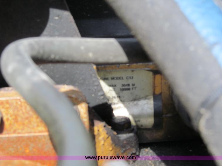 image for item A7503 2004 Peterbilt 387 semi truck