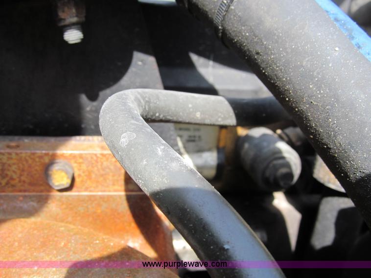 image for item A7503 2004 Peterbilt 387 semi truck