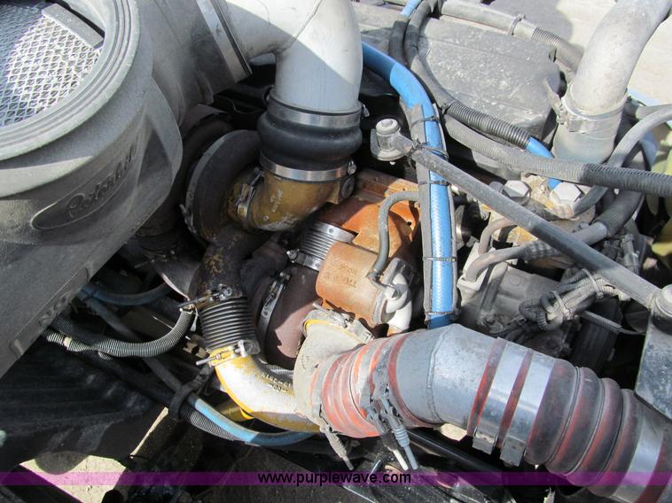 image for item A7503 2004 Peterbilt 387 semi truck