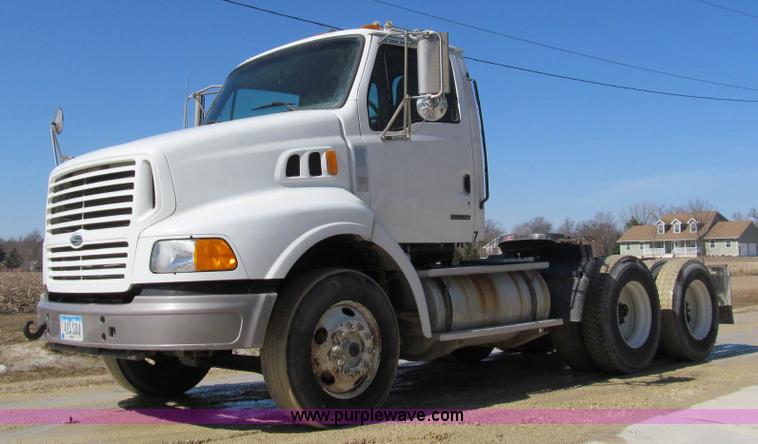 image for item A7505 1999 Sterling A9500 semi truck