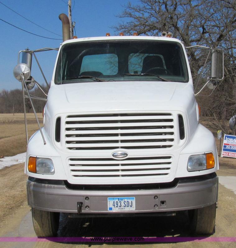 image for item A7505 1999 Sterling A9500 semi truck