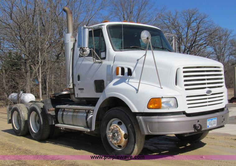 image for item A7505 1999 Sterling A9500 semi truck