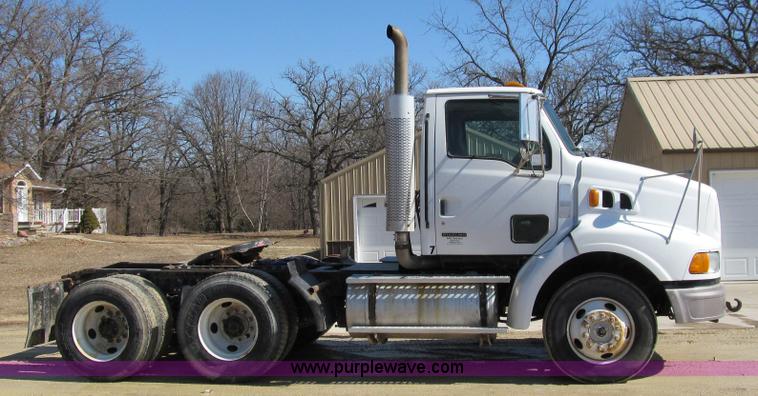 image for item A7505 1999 Sterling A9500 semi truck