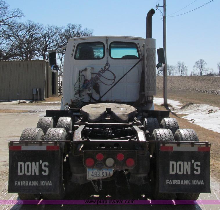 image for item A7505 1999 Sterling A9500 semi truck