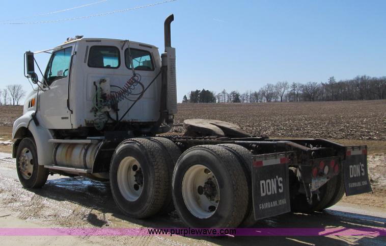 image for item A7505 1999 Sterling A9500 semi truck