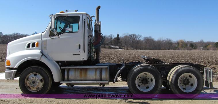 image for item A7505 1999 Sterling A9500 semi truck