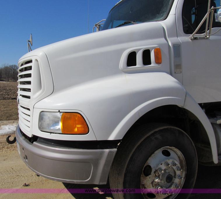 image for item A7505 1999 Sterling A9500 semi truck