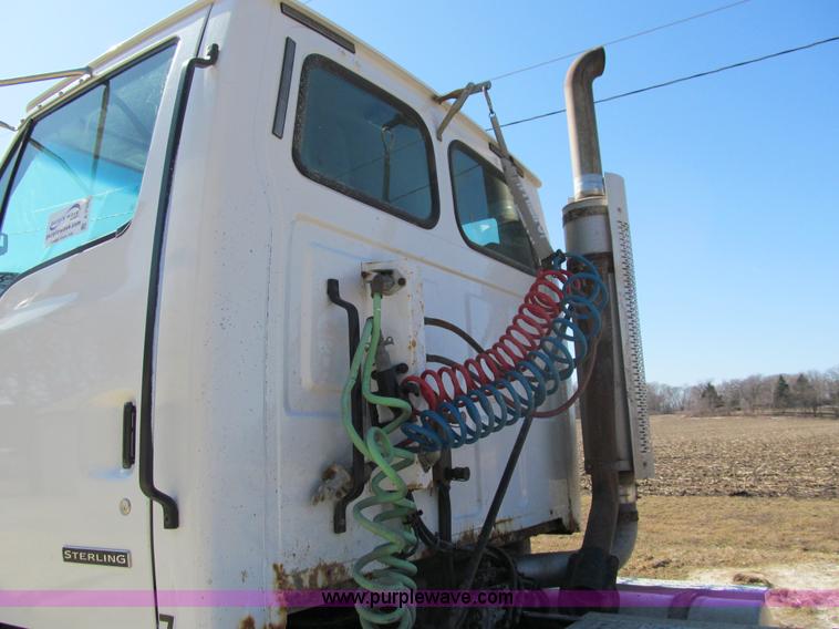 image for item A7505 1999 Sterling A9500 semi truck