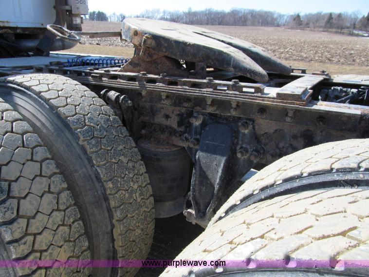 image for item A7505 1999 Sterling A9500 semi truck