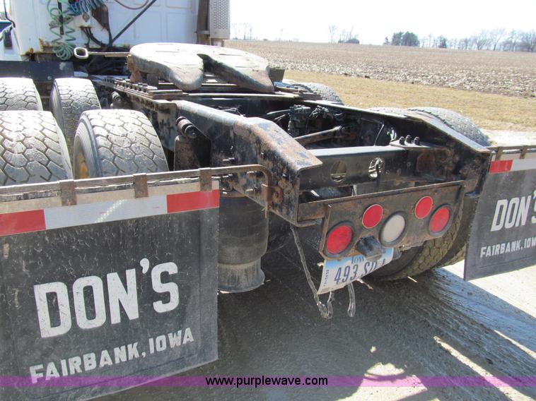 image for item A7505 1999 Sterling A9500 semi truck