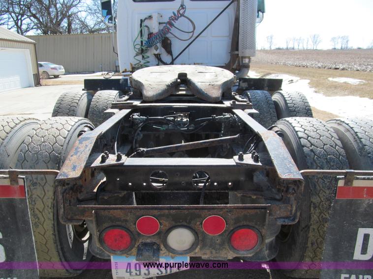 image for item A7505 1999 Sterling A9500 semi truck