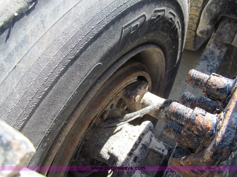 image for item A7505 1999 Sterling A9500 semi truck