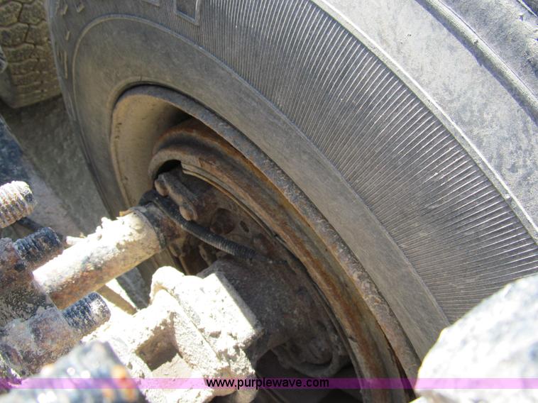 image for item A7505 1999 Sterling A9500 semi truck