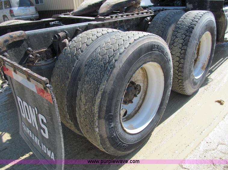 image for item A7505 1999 Sterling A9500 semi truck