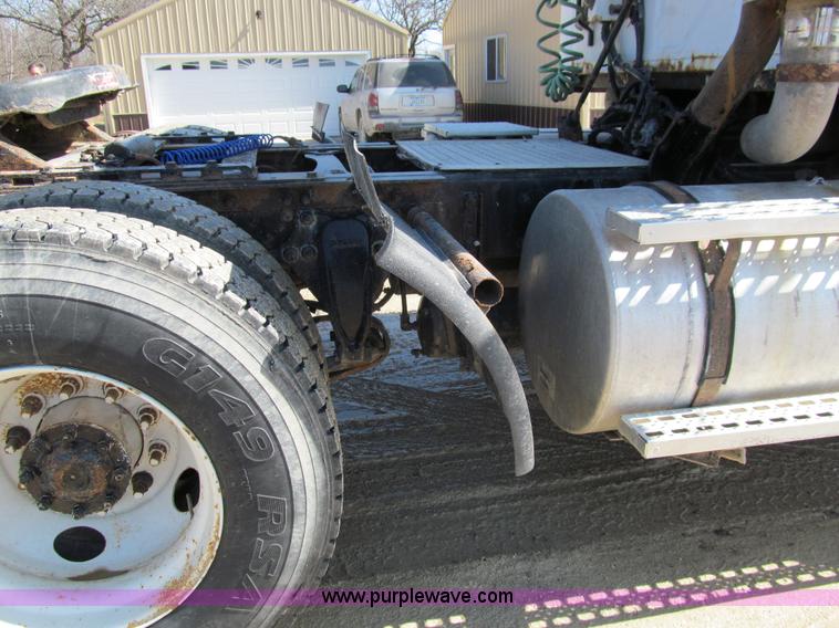 image for item A7505 1999 Sterling A9500 semi truck