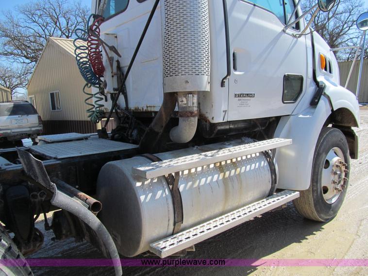 image for item A7505 1999 Sterling A9500 semi truck