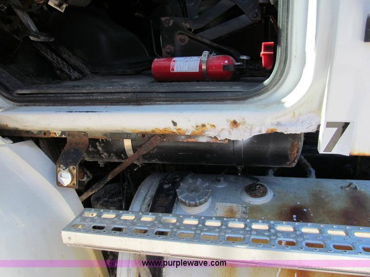 image for item A7505 1999 Sterling A9500 semi truck