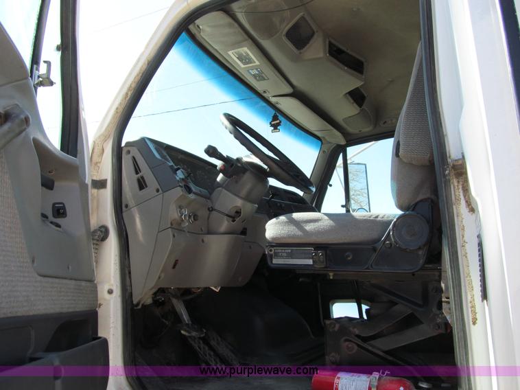 image for item A7505 1999 Sterling A9500 semi truck