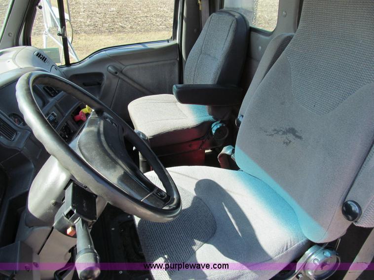 image for item A7505 1999 Sterling A9500 semi truck