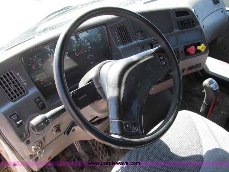 image for item A7505 1999 Sterling A9500 semi truck