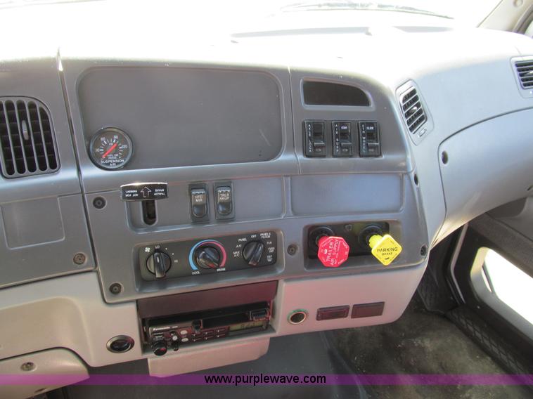 image for item A7505 1999 Sterling A9500 semi truck