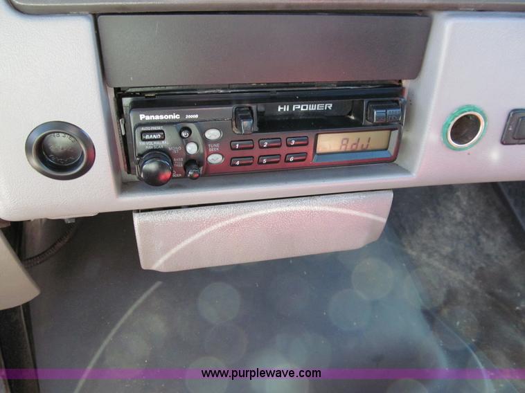 image for item A7505 1999 Sterling A9500 semi truck